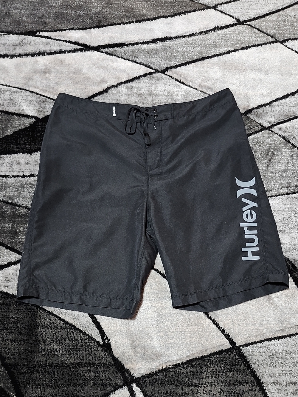 HURLEY BLACK LOGO FLEX-TIE LAND OR WATER BOARD SHORTS